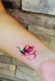 Piękny wzór akwarela kwiatowy tatuaż na nadgarstku