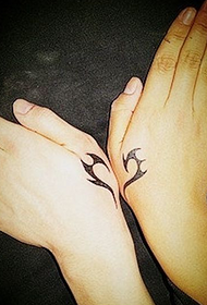 pora paprastų mažų šviežių rankos tatuiruočių
