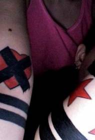 garis-garis hitam dan merah sederhana berbentuk hati bintang pola tato
