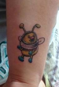 Amantombazane we-Tattoo Wrist Girl's Wrist Colored Bee Tattoo Photo