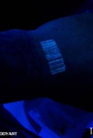 riešo fluorescencinis juodas brūkšninis kodas tatuiruotės modelis