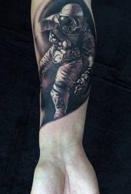 brazo patrón realista de tatuaxe de astronauta gris negro