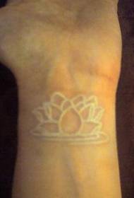 biely lotosový tetovanie na zápästí