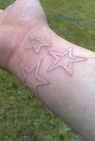 riešo balta „Pentagram“ tatuiruotės nuotrauka