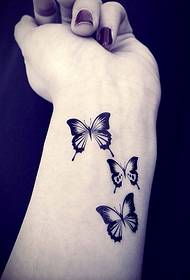 မိန်းကလေးလက်မောင်းကိုယ်ရည်ကိုယ်သွေးလှပလိပ်ပြာ tattoo