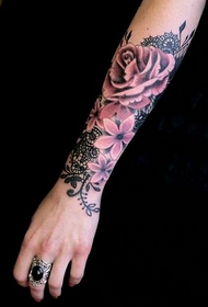 Kecantikan lengan kecil tato bunga mawar seksi