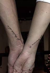 pergelangan tangan miring kepribadian pasangan gambar tato Inggris