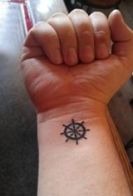 dievča tetovanie zápästie dievča zápästie na tetovanie čierneho kormidla obrázok