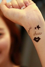 zvijezde na uzorku tetovaže print ručnog usana