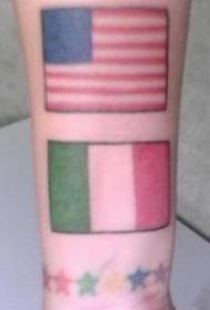 Amerikaanse en Italiaanse vlag tattoo-ontwerpen op de pols