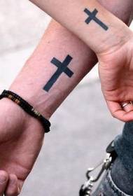 modèle de tatouage croix poignet couple