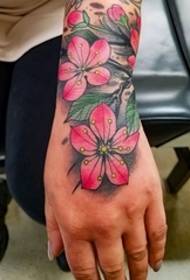 muñeca color flor de cerezo tatuaje planta pigmento tatuaje foto