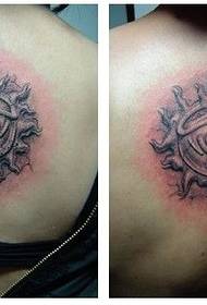 zadný pár značkových vzorov pre tetovanie na slnku