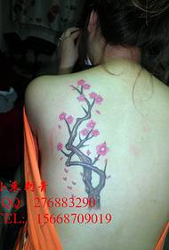 Tianjin Xiaodong tattoo show bar works: beauty back plum blossom tattoo pattern