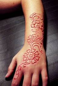 Hand-cutting Floral Tattoo Pattern