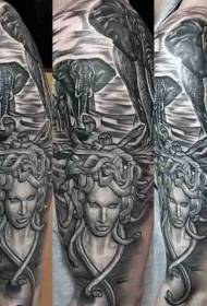 velká černá šedá zlá Medusa s tetováním slona