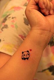 handleden tecknad panda tatuering mönster