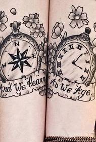 pár kompas a kapesní hodinky tetování
