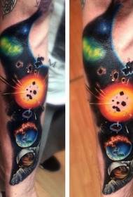 besoa margotzeko espazio errealista eta astronauta tatuaje eredua