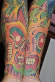 腕のカラフルなホラーモンスターのタトゥーパターン