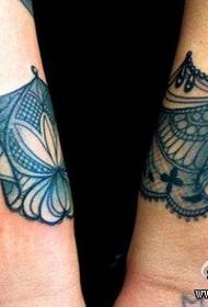 mergaičių riešo išskirtinis mados nėrinių tatuiruotės modelis