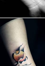 przystojny, klasyczny wzór tatuażu z księżyca i słońca