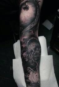 Tema film horor lengan hitam dan putih berbagai desain tato rakasa zombie