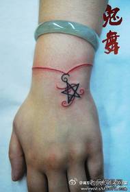 simple five-pointed star tattoo tattoo on the girl's wrist