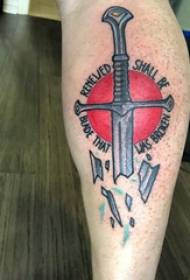 djathë modeli tatuazh shpatë pikturuar në viç me një fotografi tatuazhesh