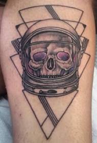 crâne, tatouage, mâle, triangle, andskull, astronaute, tatouage, image