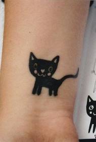 meisje pols klein en schattig kitten tattoo patroon