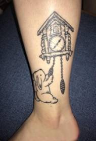 itim na tattooed male guya sa itim na tattoo na larawan