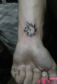 imagem de tatuagem de pulso pequeno totem de moda
