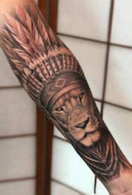 リアルなスタイルのライオンのタトゥーパターンのライオンタトゥーバッグアームセット