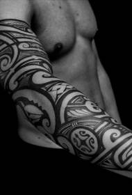 ポリネシアスタイルのトーテムブラックアームのタトゥーパターン