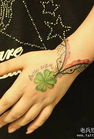 fată dantelă încheietura mâinii cu patru frunze tatuaj brățară