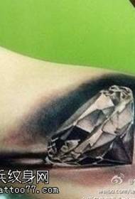 Braccio modello tatuaggio diamante divino nero