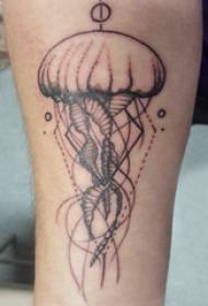 minimalistyske line tatoeage famke keal op swarte jellyfish tatoeëringsfoto