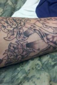 brazo divertido tinta gris flor tatuaje patrón