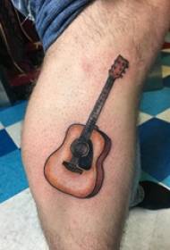 gitara elektryczna tatuaż męski goleń na kolorowym gitarze tatuaż Zdjęcie