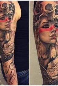 Χρώμα βραχίονα φυλών γυναικών και μοτίβο τατουάζ πουλιών