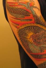 lengan gaya Cina dicat pola tato Naga