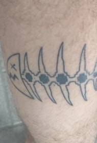patrón de tatuaje de espina de pescado caña masculina en patrón de tatuaje de espina de pescado