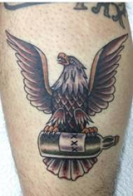 Tatuaż Eagle zdjęcie łydki chłopca namalowane na orle Zdjęcie tatuażu