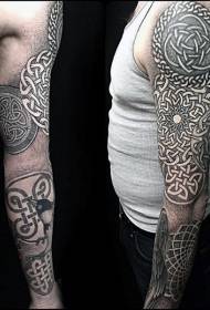 Big Kyle speciális csomózott tetoválásmintázat