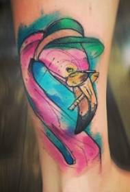 Baile zwierząt tatuaż dziewczyna cielę kolorowe zdjęcie flaminga tatuaż