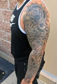 enorm zwart grijs tattoo-arm met mechanische versnellingspook