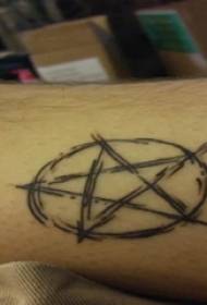 žvaigždės tatuiruotės figūra - vyro kotas ant žvaigždės tatuiruotės paveikslėlio