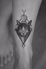 Eiropas un Amerikas Savienoto Valstu līnijas tetovējuma meitenes teļa uz romba un kaķa tetovējuma attēliem