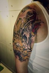 Zlatý drak stoupá, tetování s velkým ramenem zlatý drak